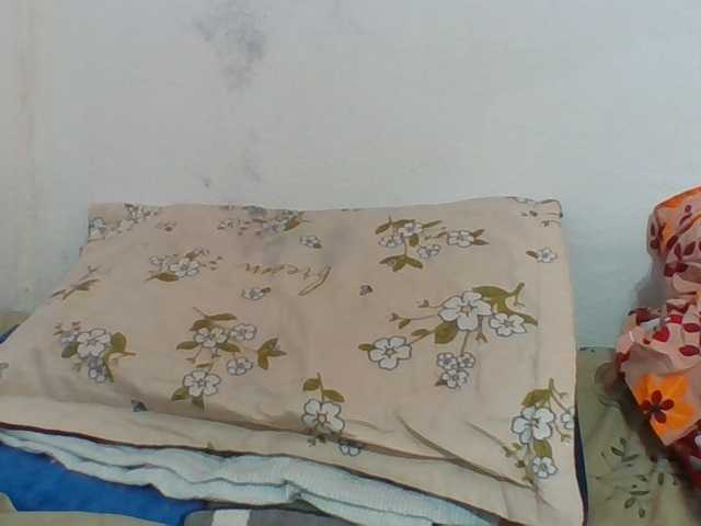 Emelie1a live cam on BongaCams