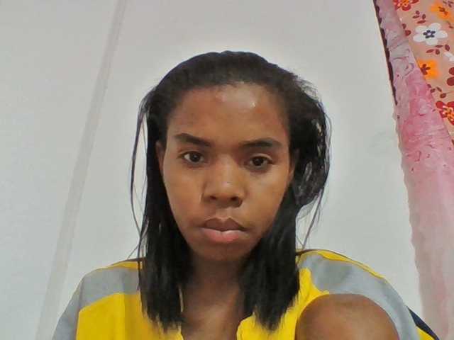 Emelie1a live cam on BongaCams