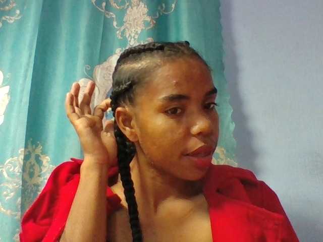 Emelie1a live cam on BongaCams
