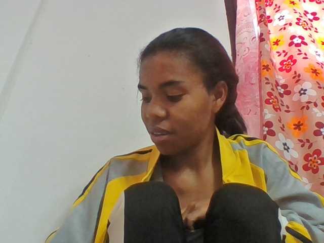 Emelie1a live cam on BongaCams