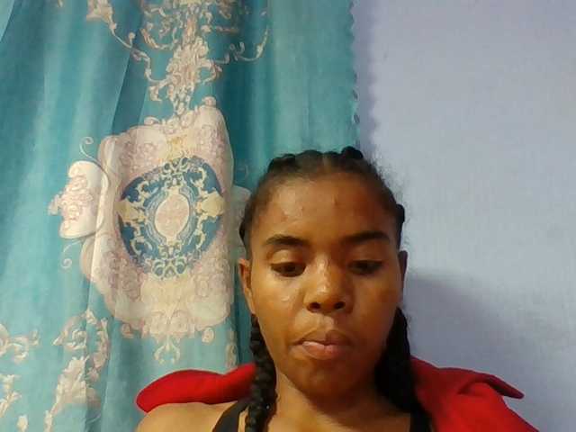 Emelie1a live cam on BongaCams