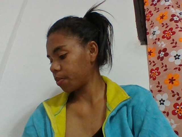 Emelie1a live cam on BongaCams
