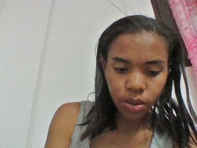 Emelie1a live cam on BongaCams