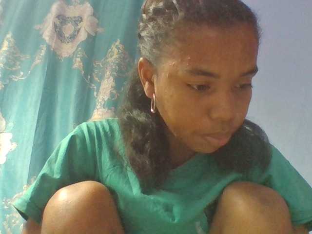 Emelie1a live cam on BongaCams