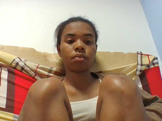 Emelie1a live cam on BongaCams