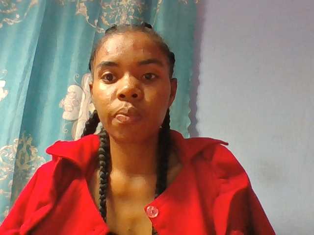 Emelie1a live cam on BongaCams