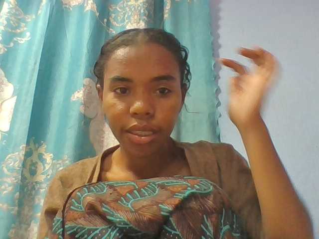 Emelie1a live cam on BongaCams