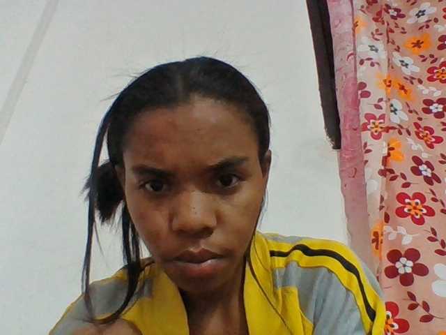 Emelie1a live cam on BongaCams
