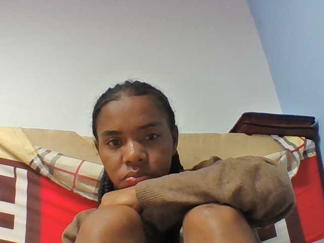 Emelie1a live cam on BongaCams