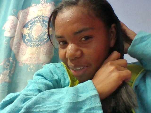Emelie1a live cam on BongaCams