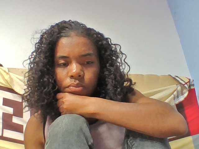 Emelie1a live cam on BongaCams