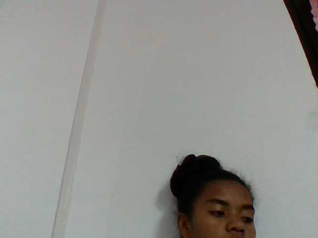Emelie1a live cam on BongaCams