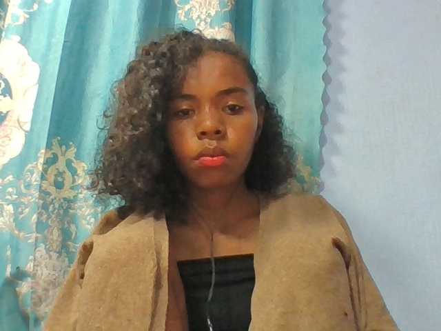 Emelie1a live cam on BongaCams