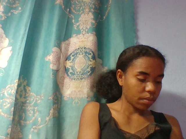 Emelie1a live cam on BongaCams