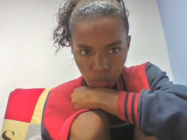 Emelie1a live cam on BongaCams