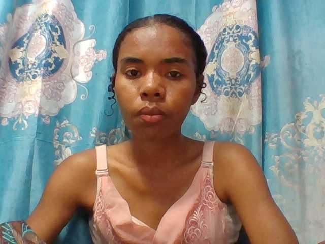 Emelie1a live cam on BongaCams