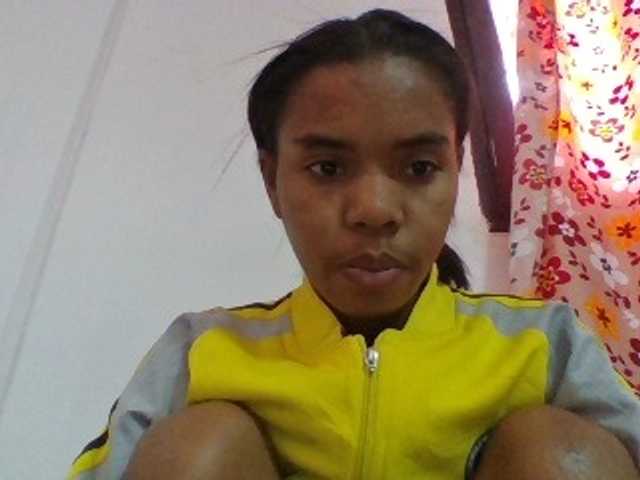 Emelie1a live cam on BongaCams