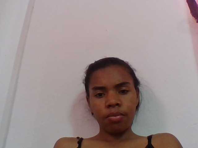 Emelie1a live cam on BongaCams