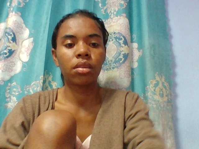 Emelie1a live cam on BongaCams