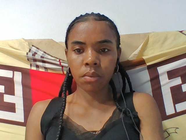 Emelie1a live cam on BongaCams