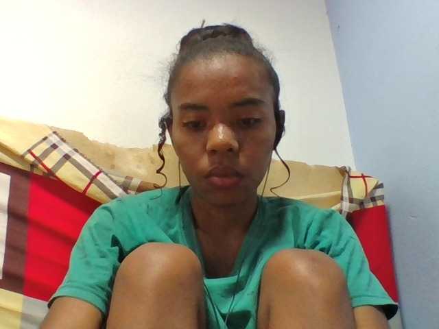 Emelie1a live cam on BongaCams