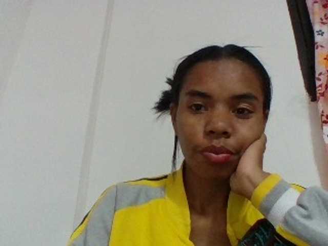 Emelie1a live cam on BongaCams