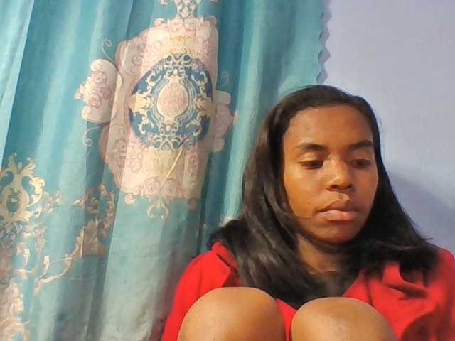 Emelie1a live cam on BongaCams