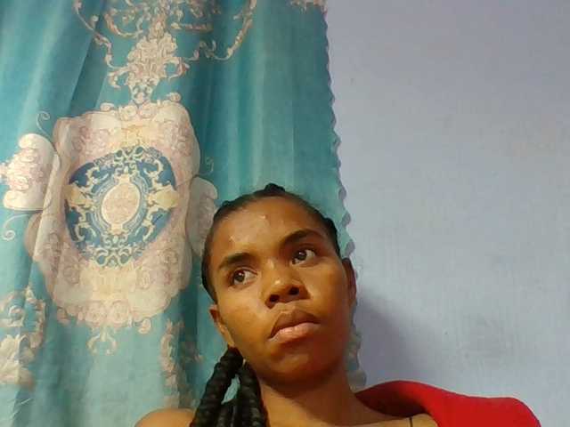 Emelie1a live cam on BongaCams