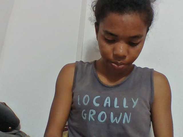 Emelie1a live cam on BongaCams