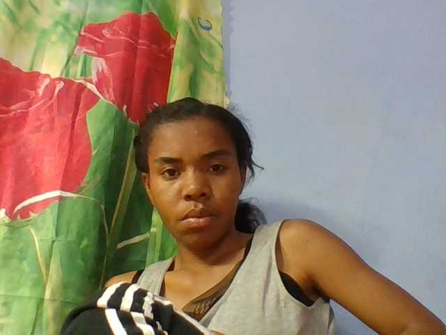 Emelie1a live cam on BongaCams