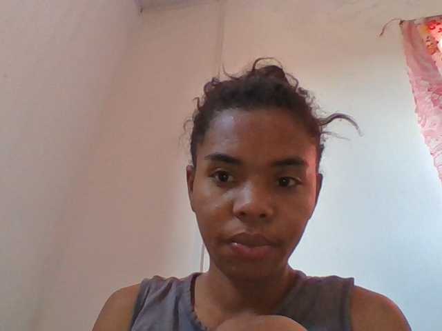 Emelie1a live cam on BongaCams