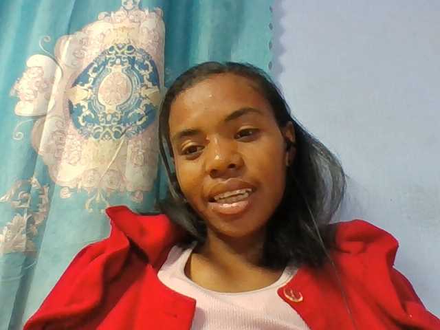 Emelie1a live cam on BongaCams
