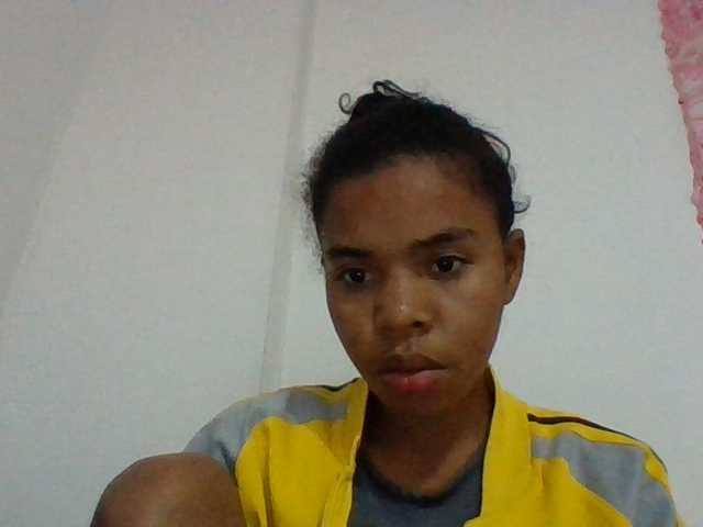 Emelie1a live cam on BongaCams