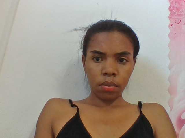 Emelie1a live cam on BongaCams