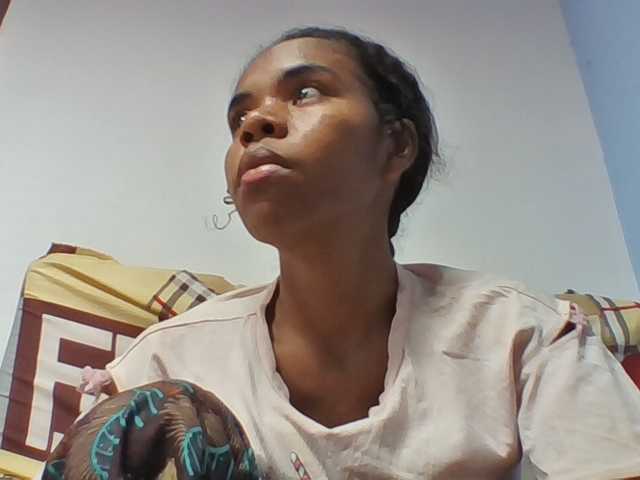 Emelie1a live cam on BongaCams