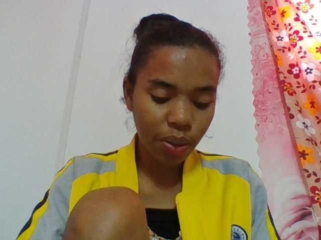 Emelie1a live cam on BongaCams