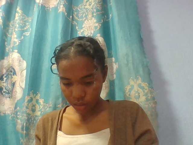 Emelie1a live cam on BongaCams