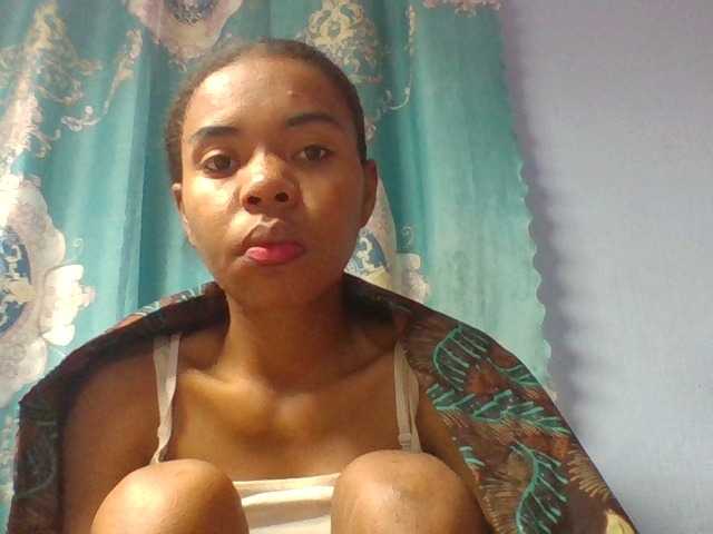 Emelie1a live cam on BongaCams