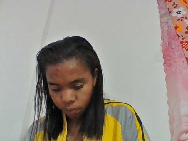 Emelie1a live cam on BongaCams