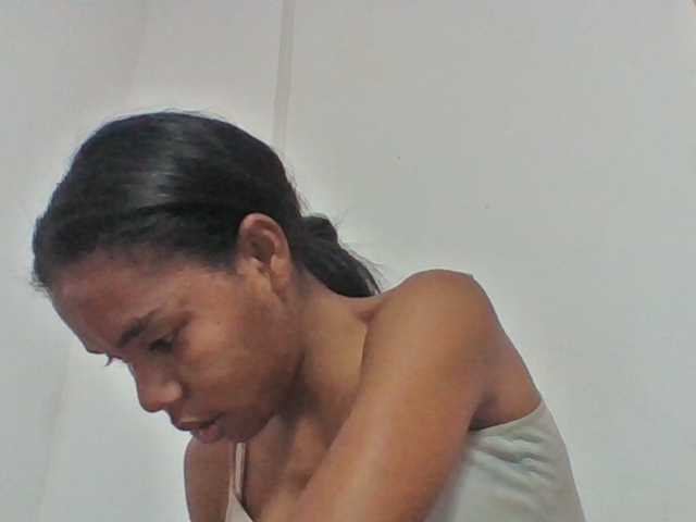 Emelie1a live cam on BongaCams