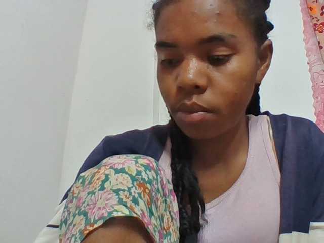 Emelie1a live cam on BongaCams