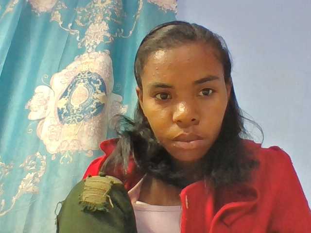 Emelie1a live cam on BongaCams