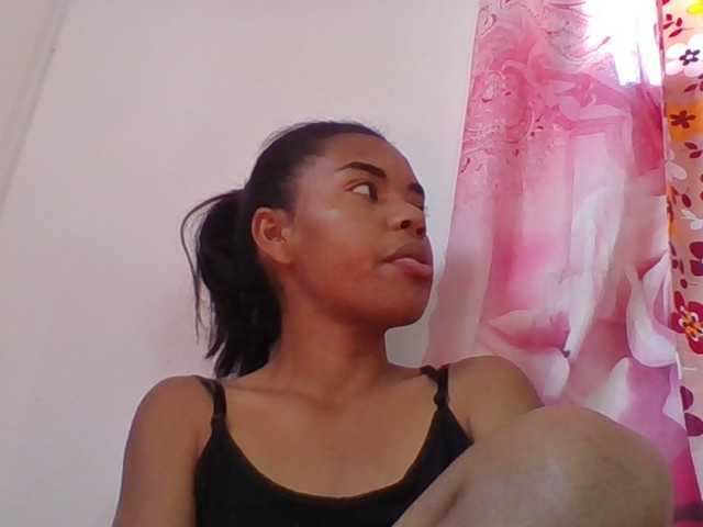 Emelie1a live cam on BongaCams