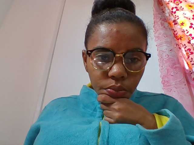Emelie1a, live now on BongaCams