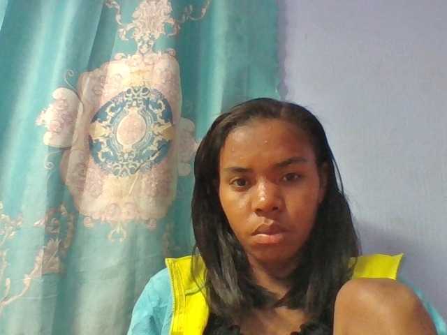 Emelie1a live cam on BongaCams