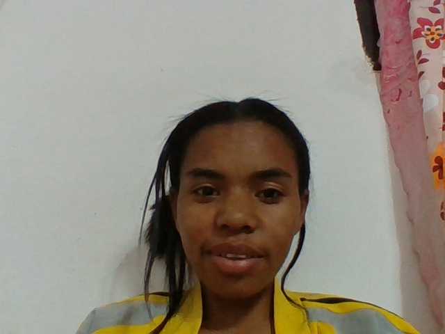 Emelie1a live cam on BongaCams