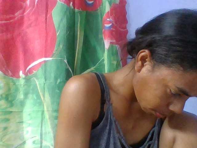 Emelie1a live cam on BongaCams