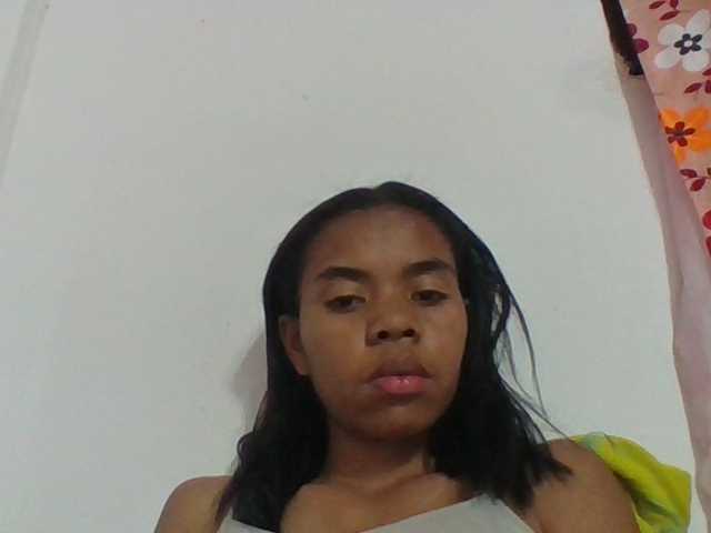 Emelie1a live cam on BongaCams
