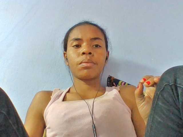 Emelie1a live cam on BongaCams