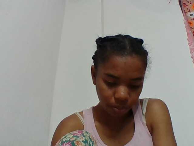 Emelie1a live cam on BongaCams